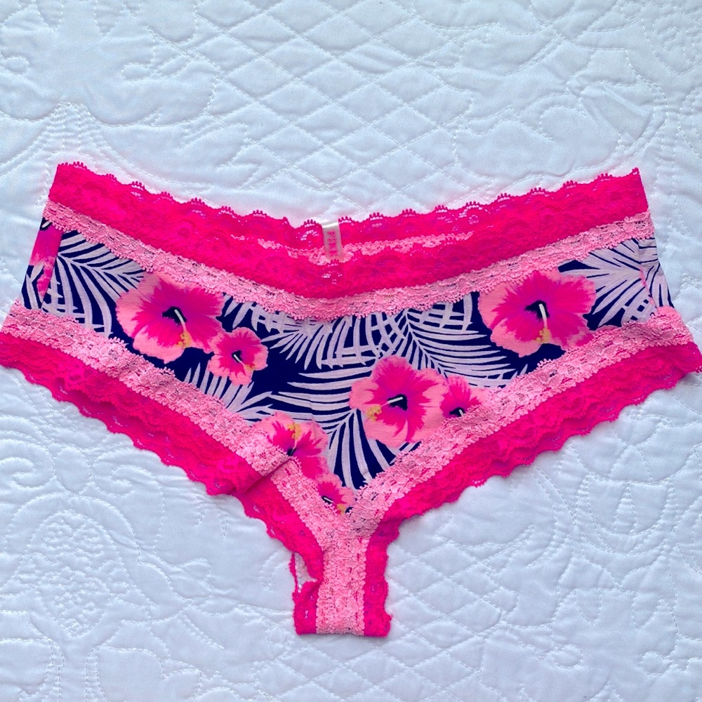 PINK Victoria’s Secret Cheeky Panty Sz S NWT